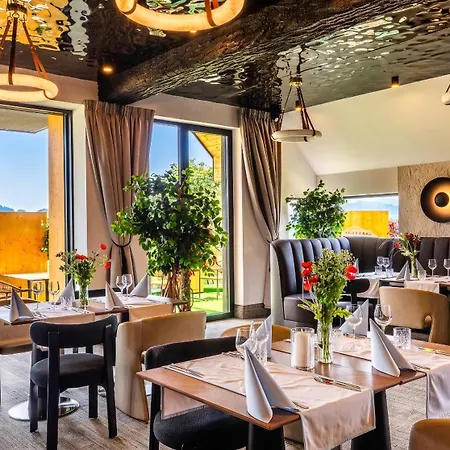 Natura Z Restauracja Magdy Gessler 아파트호텔 초르쉬틴