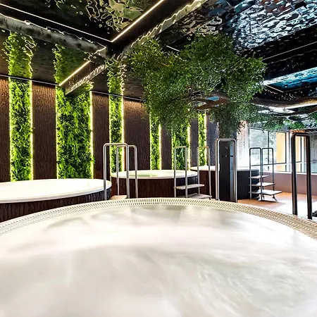 Natura Z Restauracja Magdy Gessler 5* 초르쉬틴