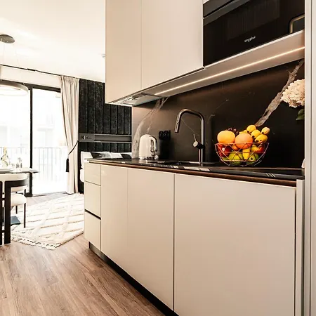 아파트호텔 Natura Z Restauracja Magdy Gessler 초르쉬틴